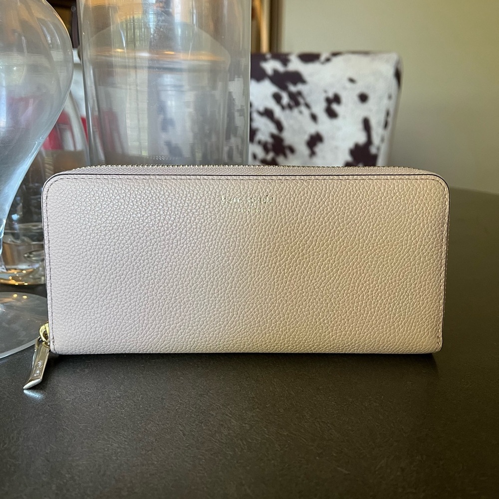 Kate Spade wallet. **AUTHENTIC**